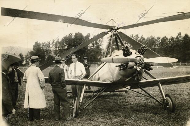 Tan pronto como el último modelo de autogiro Salió de los Talleres Ingleses, el...