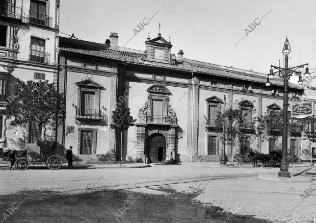Fachada del palacio de los Condes de Aguiar