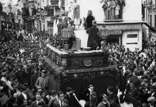 Sagrada cena sacramental A su paso por la calle de la Feria (Abc Nº 9622)