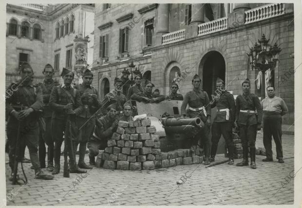 Cañones del ejército español usados para conseguir la rendición de los rebeldes