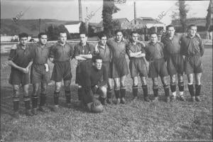 El Osasuna de Pamplona, líder de la copa Vasca en la temporada 1934-1935,...