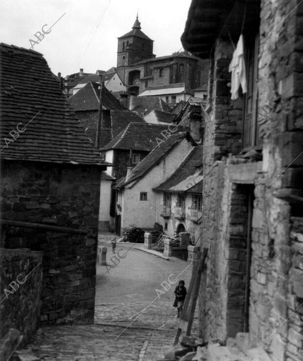 Una de las Calles del pueblo Uztarroz (Navarra)
