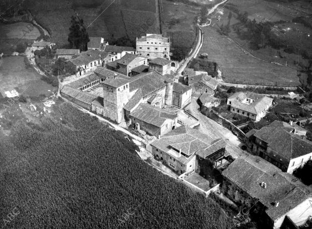 Vista Aérea de la colegiata de Santillana del Mar (Cantabria)