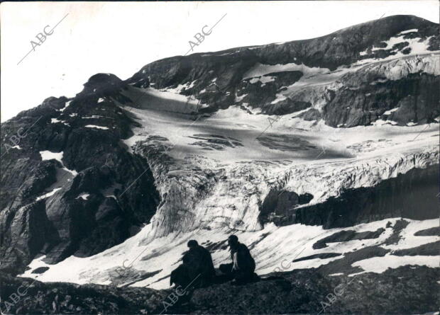 Ladera del monte perdido Fotografiada por el geógrafo y geólogo español don...