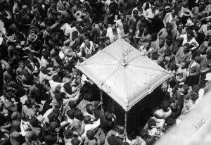 Entrada de la Virgen en su Ermita. Romeria de 1935