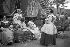 Elenco de Actrices que Representó en el Retiro "la dama Boba", que Incluía A...