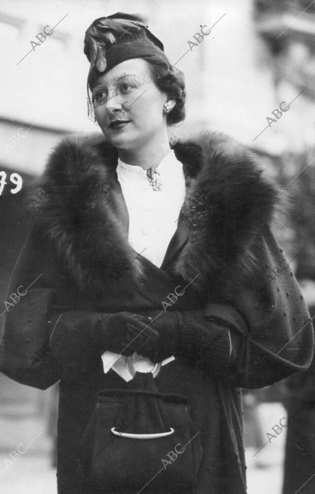 La moda en el hipódromo de Longchamp - en la Imagen, abrigo de 1935