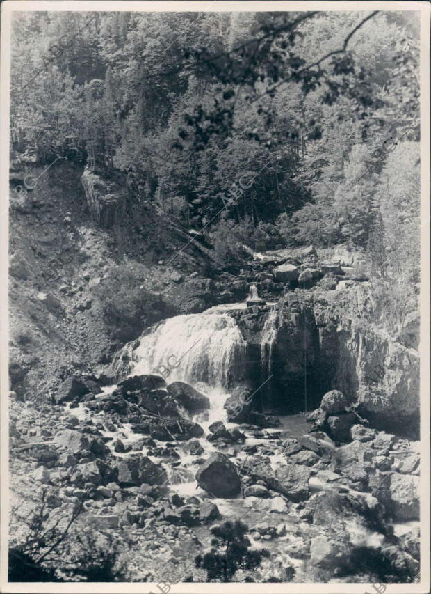 Pirineo Aragonés. Valle de Ordesa. Cascada