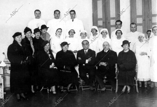 Don Antonio Goicoechea y la Señora Marquesade Valdeiglesias en su visita A la...