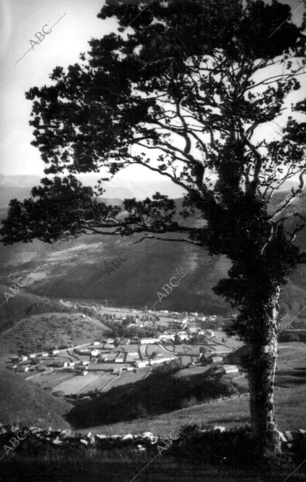 Vista general del pueblo Vega de Pas (Cantabria)