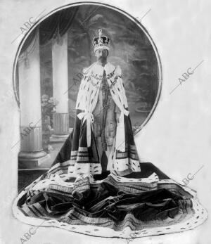 S. M. el Rey Jorge V con los Atributos de la Realeza -fecha Aproximada