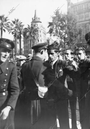 Las Autoridades Extreman las Precauciones Cacheando A los Estudiantes antes de...