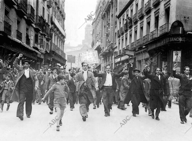 Una de las Manifestaciones que Aterraban las Calles Madrileñas en junio de 1936