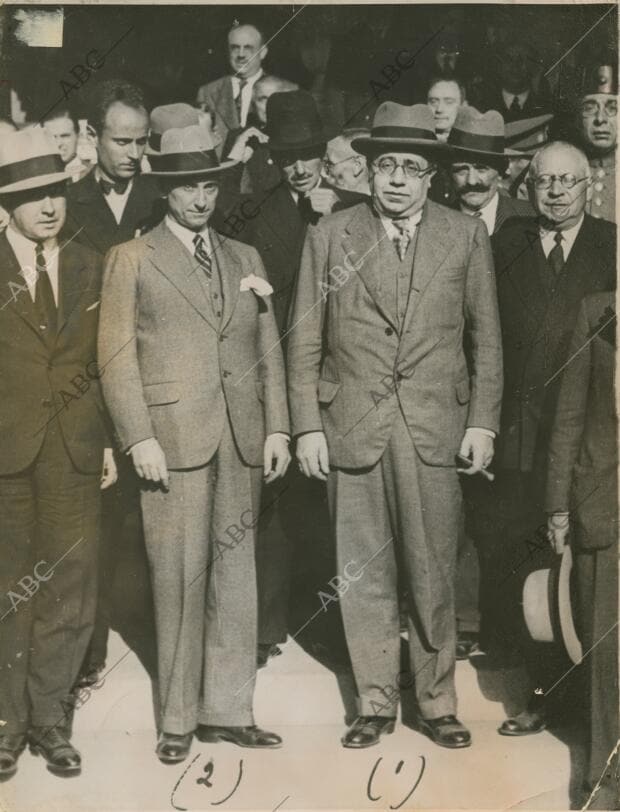 Santiago Casares Quiroga y Manuel Azaña, jefe de Gobierno y presidente de la...