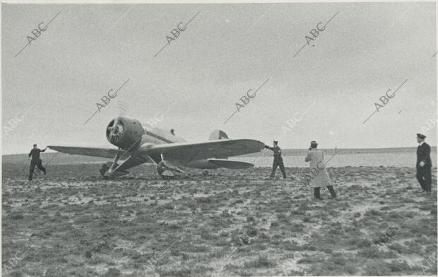 Llegada a Madrid procedente de Sevilla del piloto Antonio Menéndez Peláez, que...