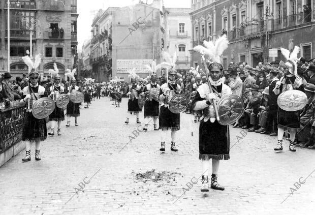 Los "Armados" o Soldados Romanos de la Popularísima cofradía de la Macarena