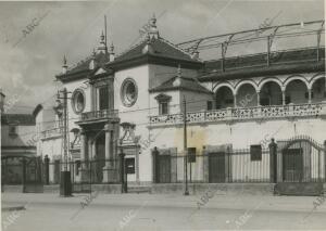 ENTRADA principal de la Plaza de toros de la Maestranza escenario del cuarto...