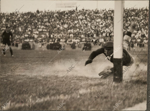 En la imagen, Ricardo Zamora hace su última parada con el Real Madrid