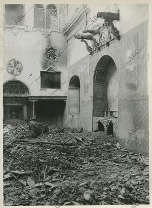 Iglesia saqueada e incendiada por los rojos, desapareciendo el artesonado...