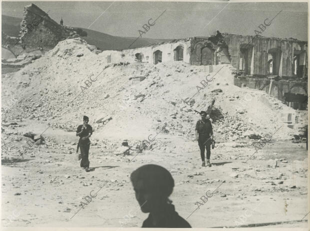 Escombros de la iglesia derribada en los bombardeos