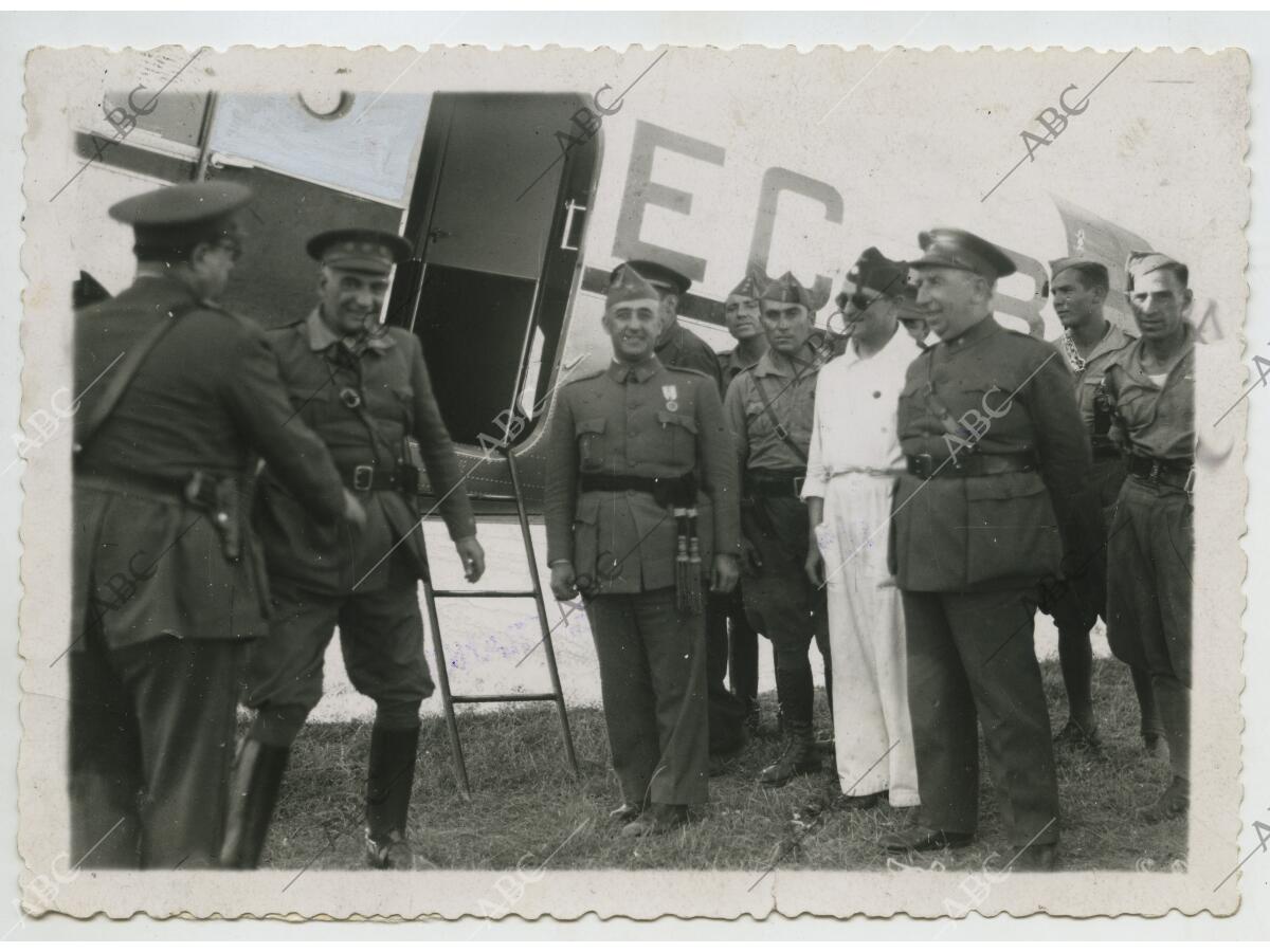 El General Francisco Franco llega a Sevilla procedente de Marruecos, en