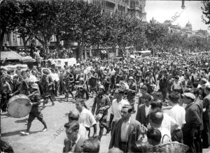 Soldados Desfilando por el paseo de Gracia