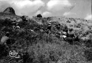 Fuerzas Republicanas durante su avance en las Crestas del Guadarrama