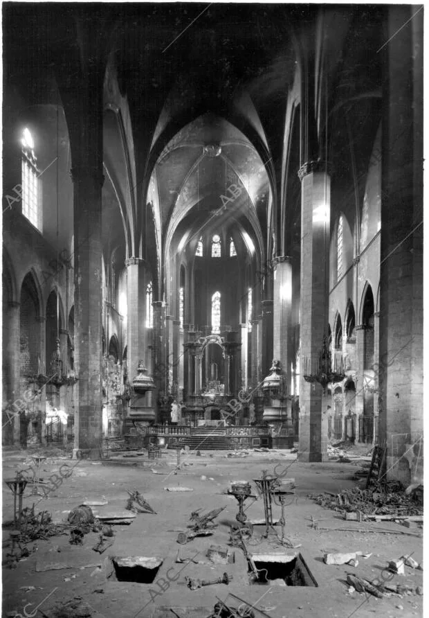 Ataque sufrido por la iglesia de santa María del mar en Barcelona durante  la... - Archivo ABC
