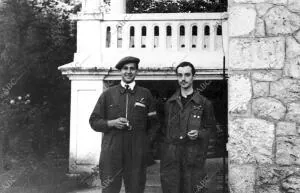 Don Juan de Borbón con el infante José Eugenio de Baviera, cuando Intentó...