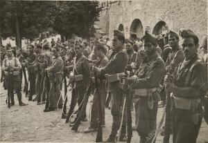 Batallón de milicianos que han llegado al frente de la sierra