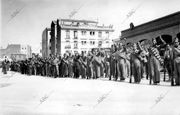 Columna de Juanita Rico, Llegada de Yecla (Murcia) A Madrid para marchar al...