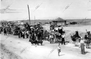 Caravanas de Familias Regresando A los Pueblos Extremeños tras ser...