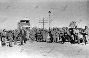 Tropas Marchando al frente por la carretera de Toledo