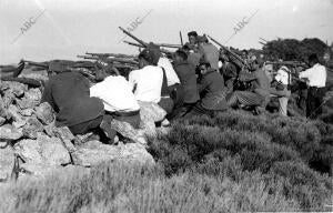 Una Trinchera, en Peguerinos, Defendida por Milicias de el escorial y...