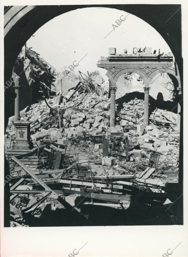 Guerra Civil, Ruinas del patio del Alcazar de Toledo