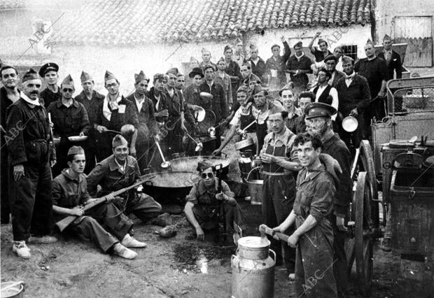 Milicias y Fuerzas del ejército Rapublicano Preparando el rancho para las...