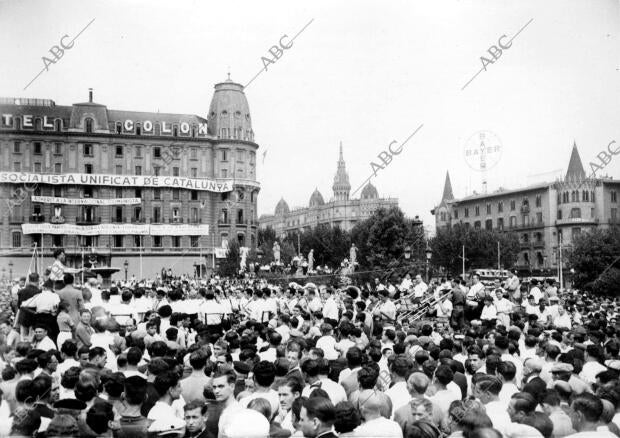 Concierto de música popular y Revolucionaria, en la plaza de Cataluña,...