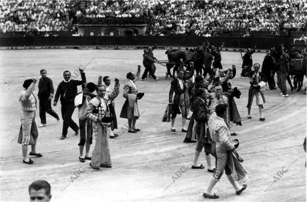 Las Cuadrillas que Tomaron parte en la corrida A beneficio de las Milicias, y...