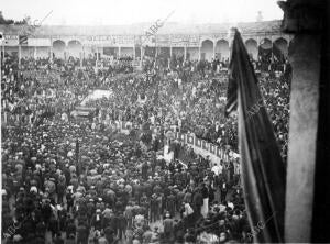 Aspecto que Ofrecía la plaza de Toros de Albacete durante la celebración del...