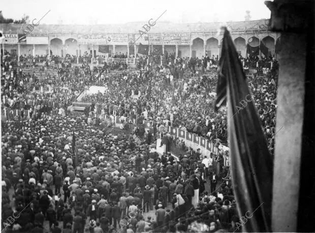 Aspecto que Ofrecía la plaza de Toros de Albacete durante la celebración del...