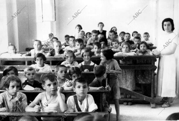 Habitantes de Algunos Pueblos de Extremadura Recogidos en la ciudad...