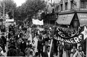 Manifestación infantil en honor de los Marinos Rusos, A su paso por las Ramblas