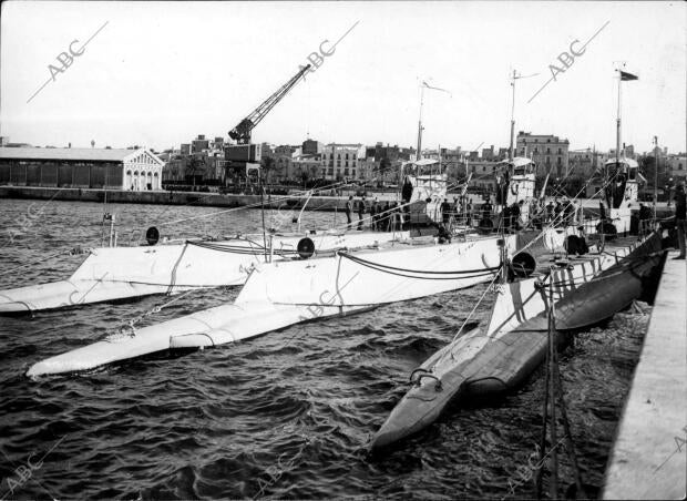 Tres Submarinos Españoles de la serie B en el puerto de Tarragona