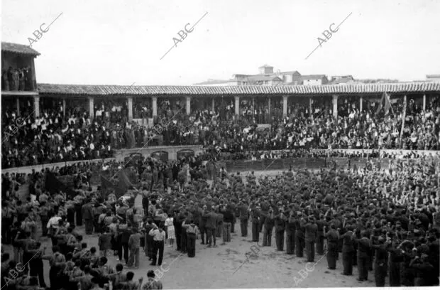 Acto de afirmación Socialista, en Barbastro (Huesca), que Terminó con un desfile...