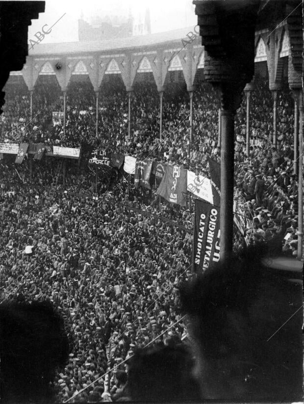 Mítin de unidad Sindical, en la plaza de Toros monumental de Barcelona,...