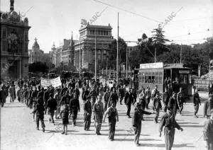 Manifestación de Mujeres y Niños Antifascistas, que Desfilaron por las...