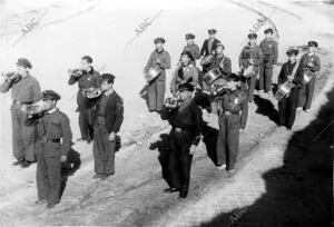 Tambores y Cornetas, en Perfecta Formación, durante las Prácticas de instrucción...