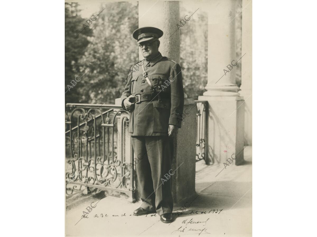Fotografía dedicada a ABC por el general José Miaja en 1937 Archivo ABC