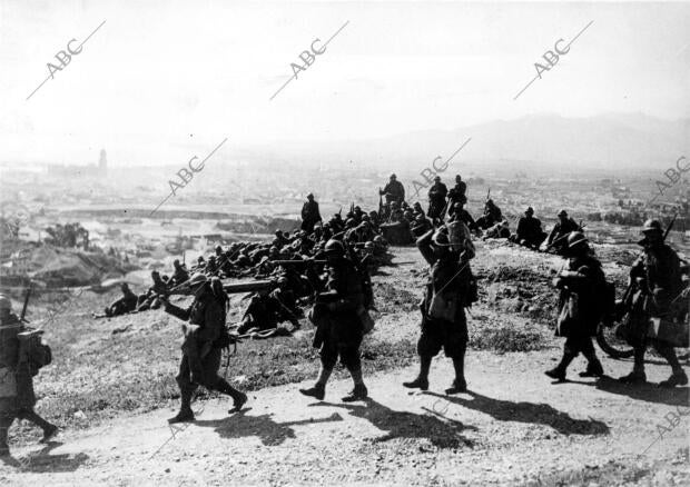 Las Tropas y artillería Legionarias Ocupan las Alturas que Rodean Málaga