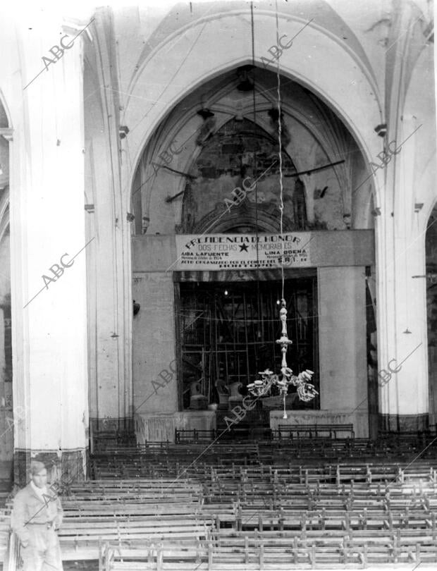 Iglesia parroquial de Montoro (Córdoba), Convertida en teatro por los...